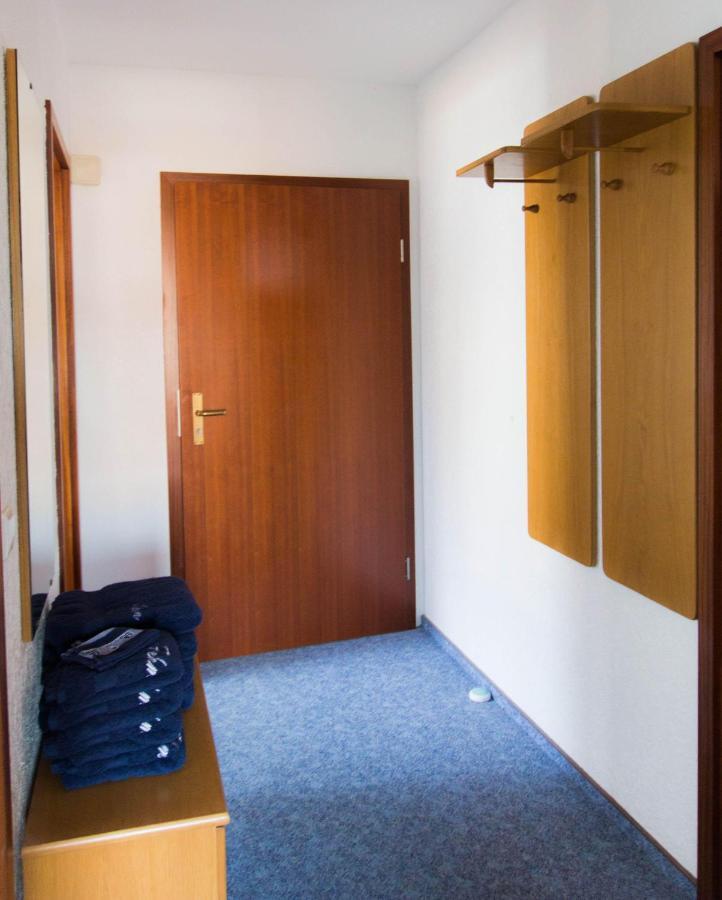 Ferienwohnungen-Neue-Tiefe-Wohnung-Kleiderbuegel Neue Tiefe Fehmarn Dış mekan fotoğraf