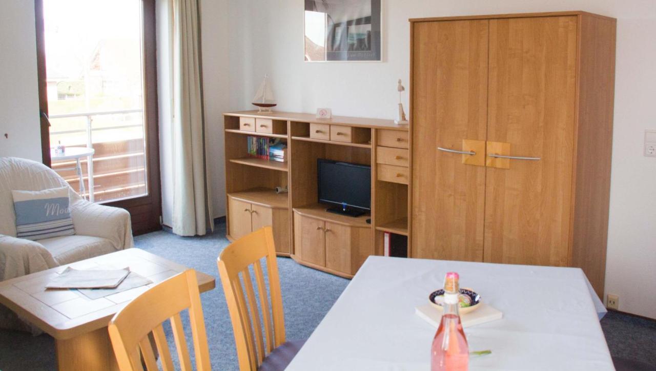 Ferienwohnungen-Neue-Tiefe-Wohnung-Kleiderbuegel Neue Tiefe Fehmarn Dış mekan fotoğraf