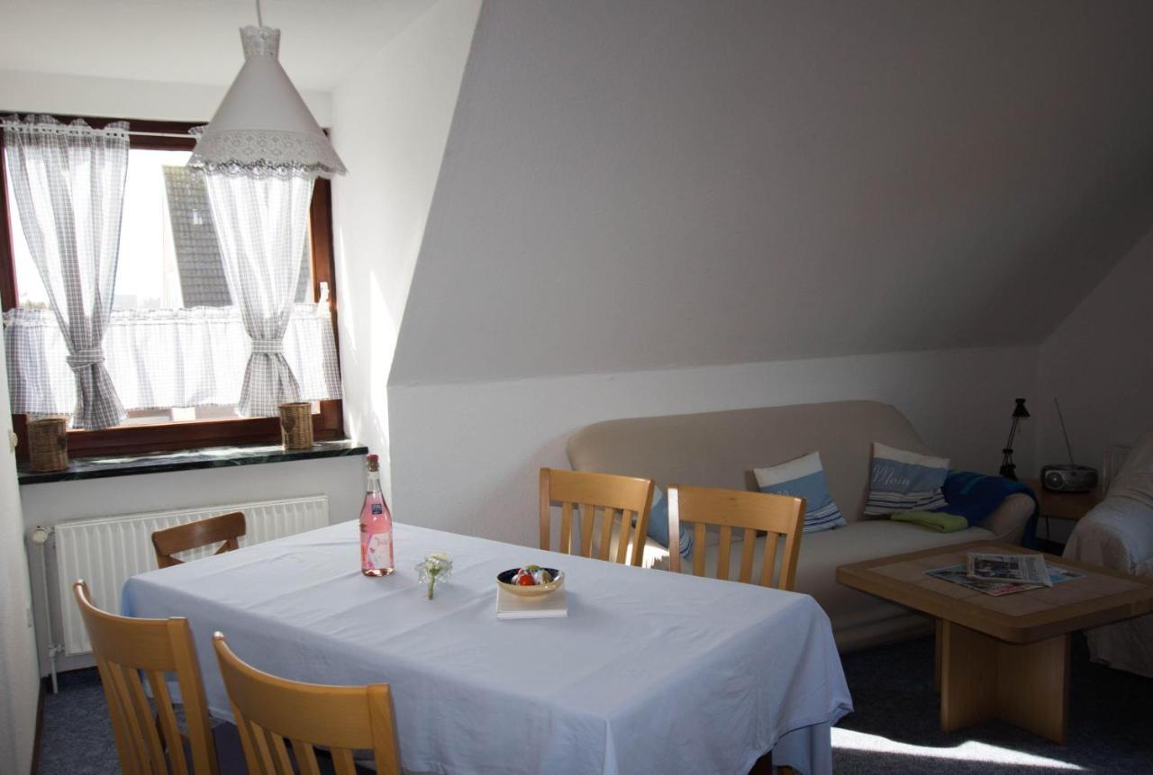 Ferienwohnungen-Neue-Tiefe-Wohnung-Kleiderbuegel Neue Tiefe Fehmarn Dış mekan fotoğraf
