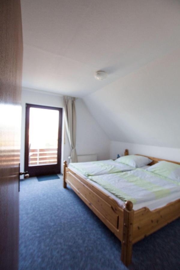 Ferienwohnungen-Neue-Tiefe-Wohnung-Kleiderbuegel Neue Tiefe Fehmarn Dış mekan fotoğraf